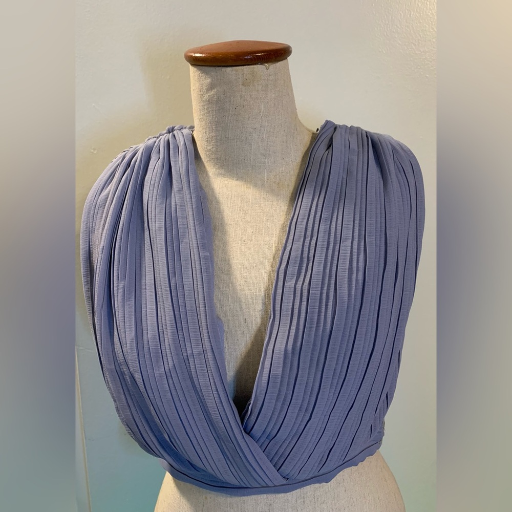 Forever 21 Light grey Crop Top
Size L